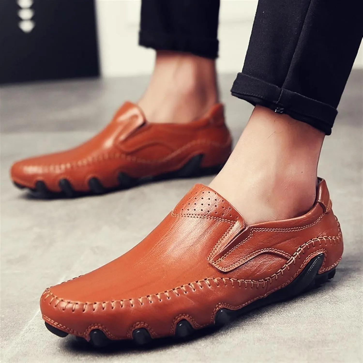 Men's Lightweight Driving Loafers – Breathable Leather Slip-Ons with Anti-Slip Sole, Flat Heel, and Comfortable Fit for Walking